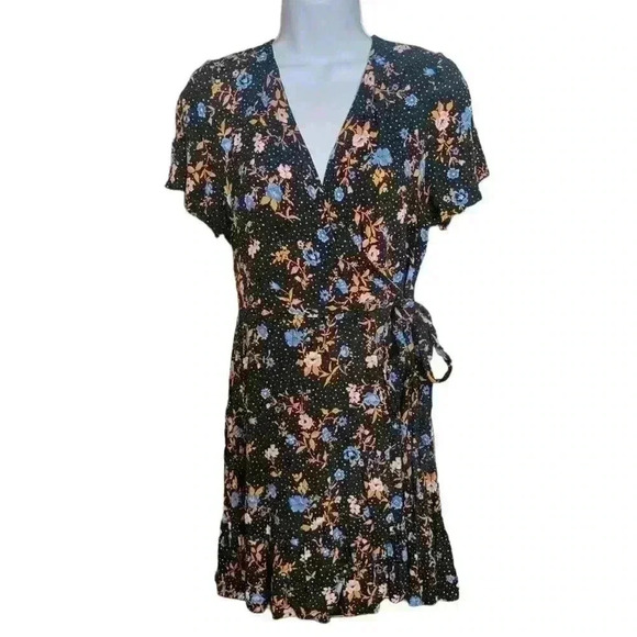 Xhilaration Dresses & Skirts - Xhilaration Floral faux wrap dress nwot Size Medium